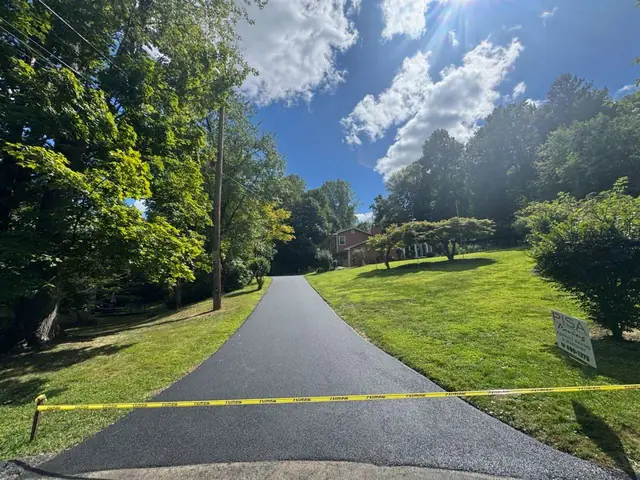 Asphalt Sealcoating